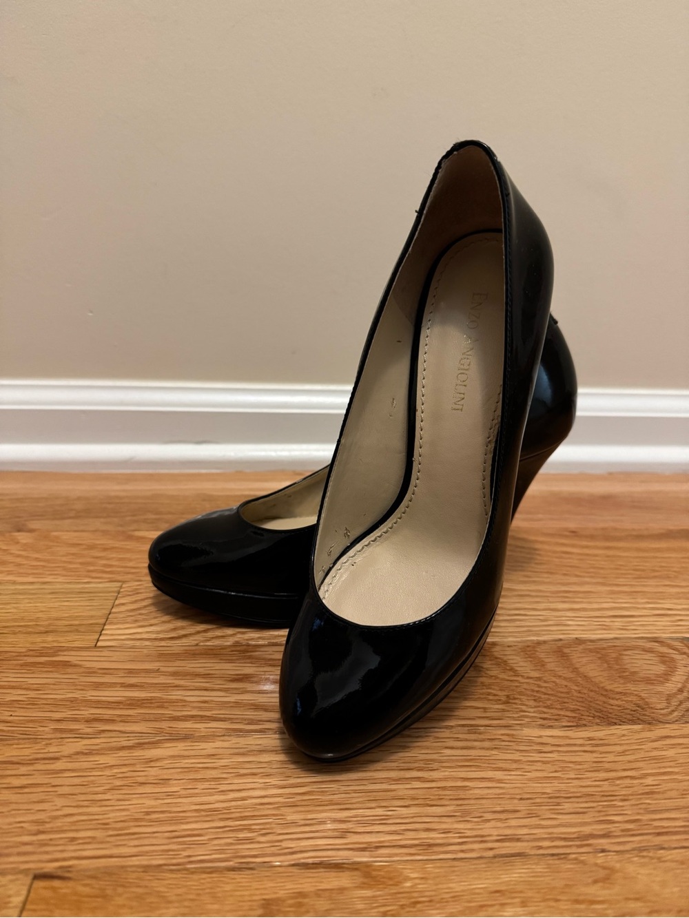 Enzo Angiolini Black Patent Leather Round-Toe Pumps - size 6